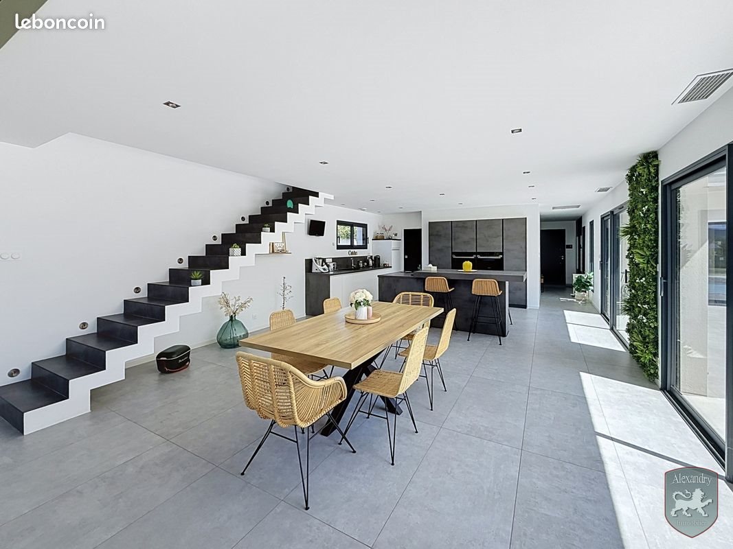 Maison à vendre, 228m², Saint-Geniès-de-Comolas