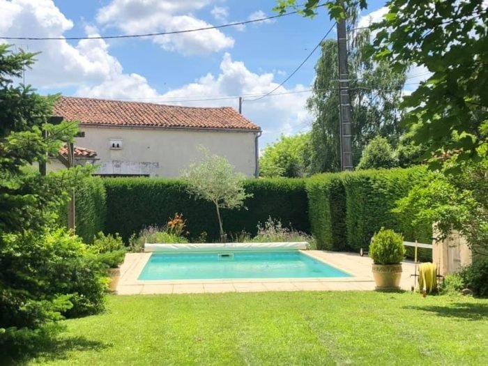 Maison à vendre, 194m², Chasseneuil-sur-Bonnieure