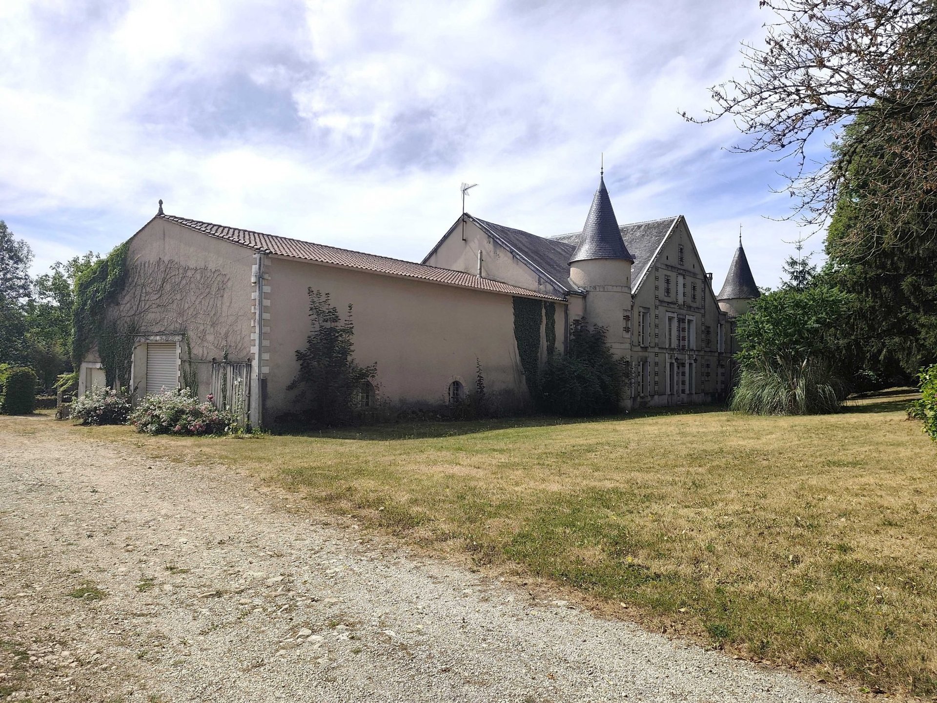 Maison à vendre, 492m², Chasseneuil-sur-Bonnieure