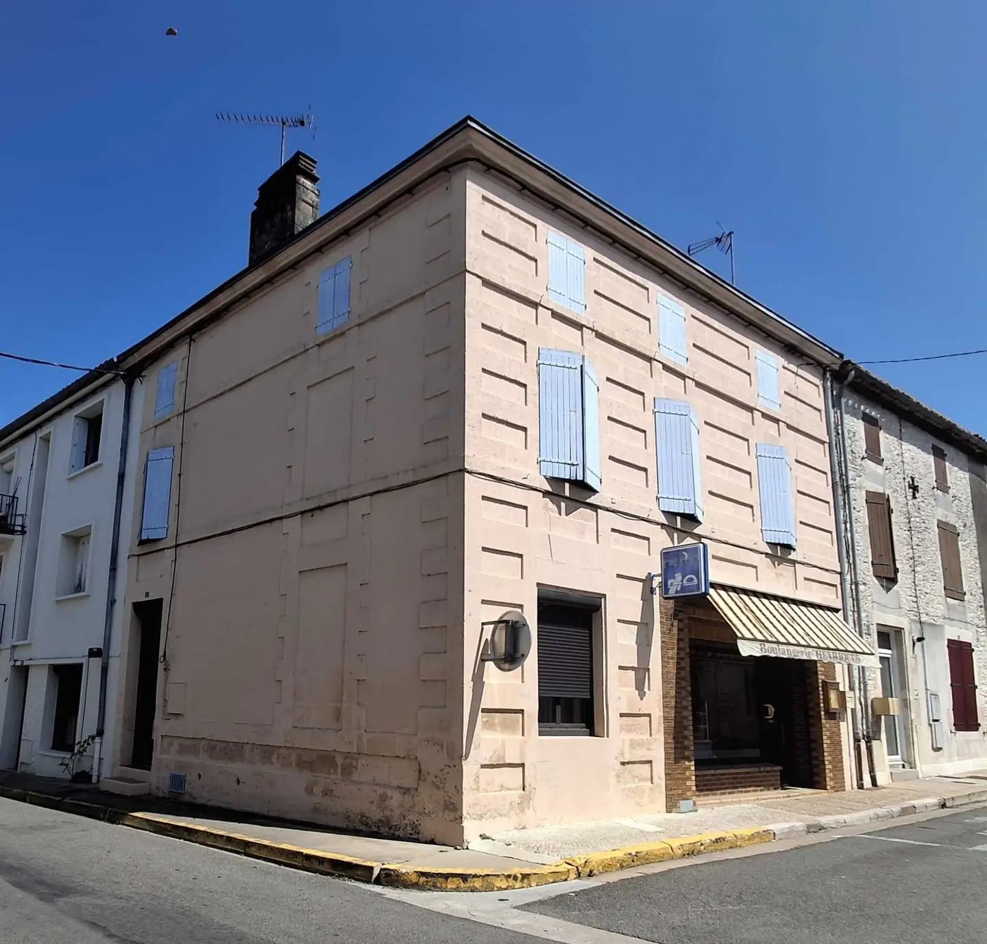 Maison à vendre, 178m², Chasseneuil-sur-Bonnieure