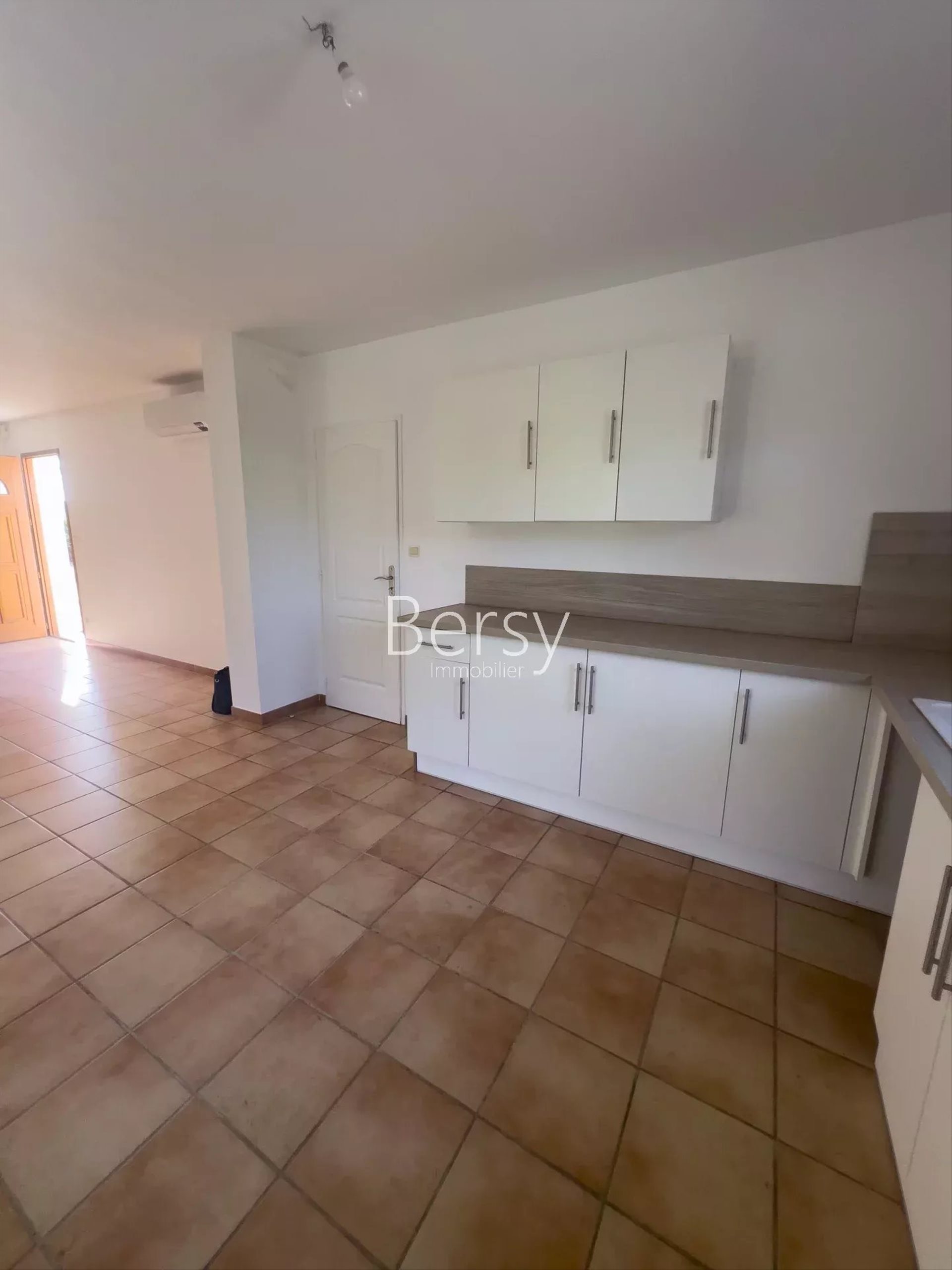 Maison à louer, 91m², Blauvac