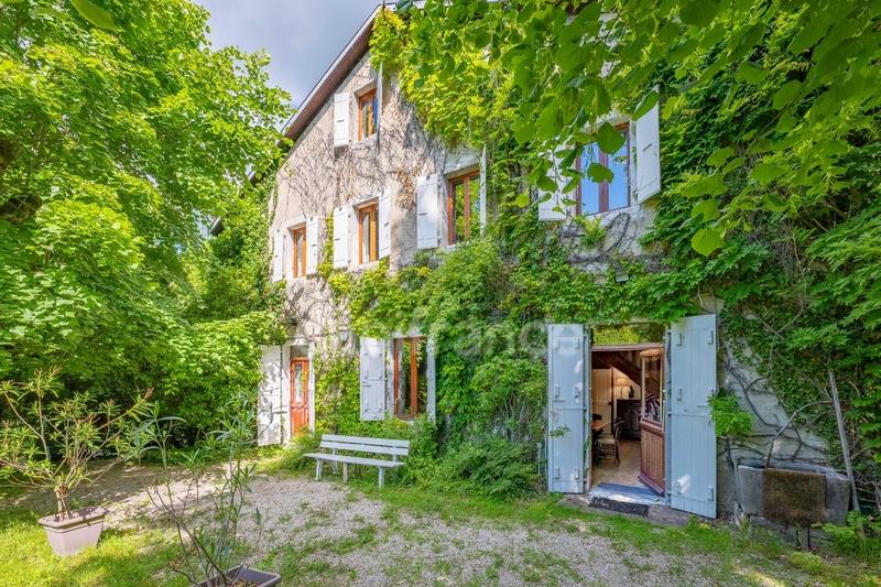 Maison à vendre, 197m², Gex