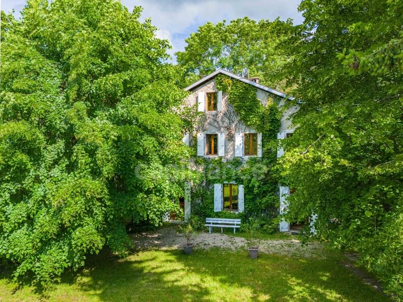 Maison à vendre, 197m², Gex