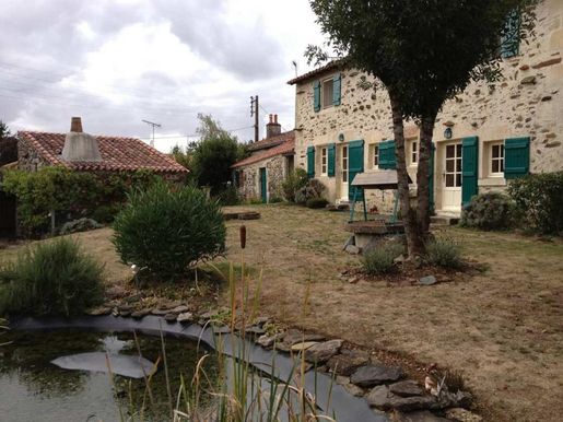Maison 11 pièces 310 m² · à La Taillée · 310 m² · 325 000 €