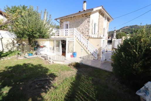 Maison 5 pièces 119 m² · à Brié-et-Angonnes · 119 m² · 304 000 €