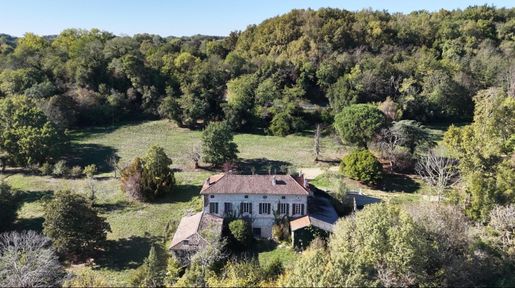 Maison 6 pièces 255 m² · à Coutras · 255 m² · 266 000 €