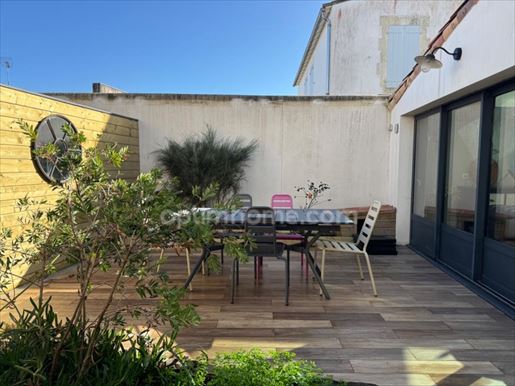 Maison 6 pièces 212 m² · à La Flotte · 212 m² · 849 000 €