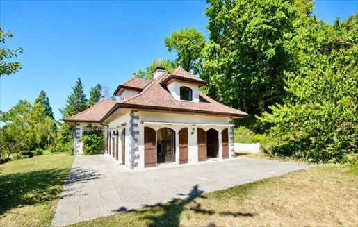 Maison 5 pièces 167 m² · à Vétraz-Monthoux · 167 m² · 698 000 €