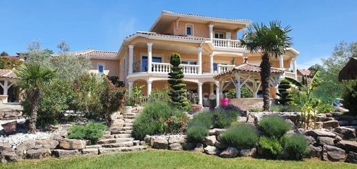 Maison 11 pièces 367 m² · à Revonnas · 367 m² · 775 000 €