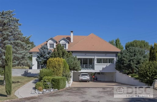 Maison 6 pièces 378 m² · à Monteils · 378 m² · 550 000 €