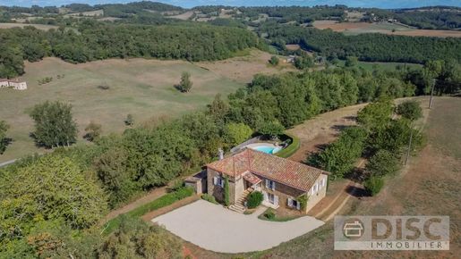 Maison 5 pièces 131 m² · à Féneyrols · 131 m² · 370 000 €