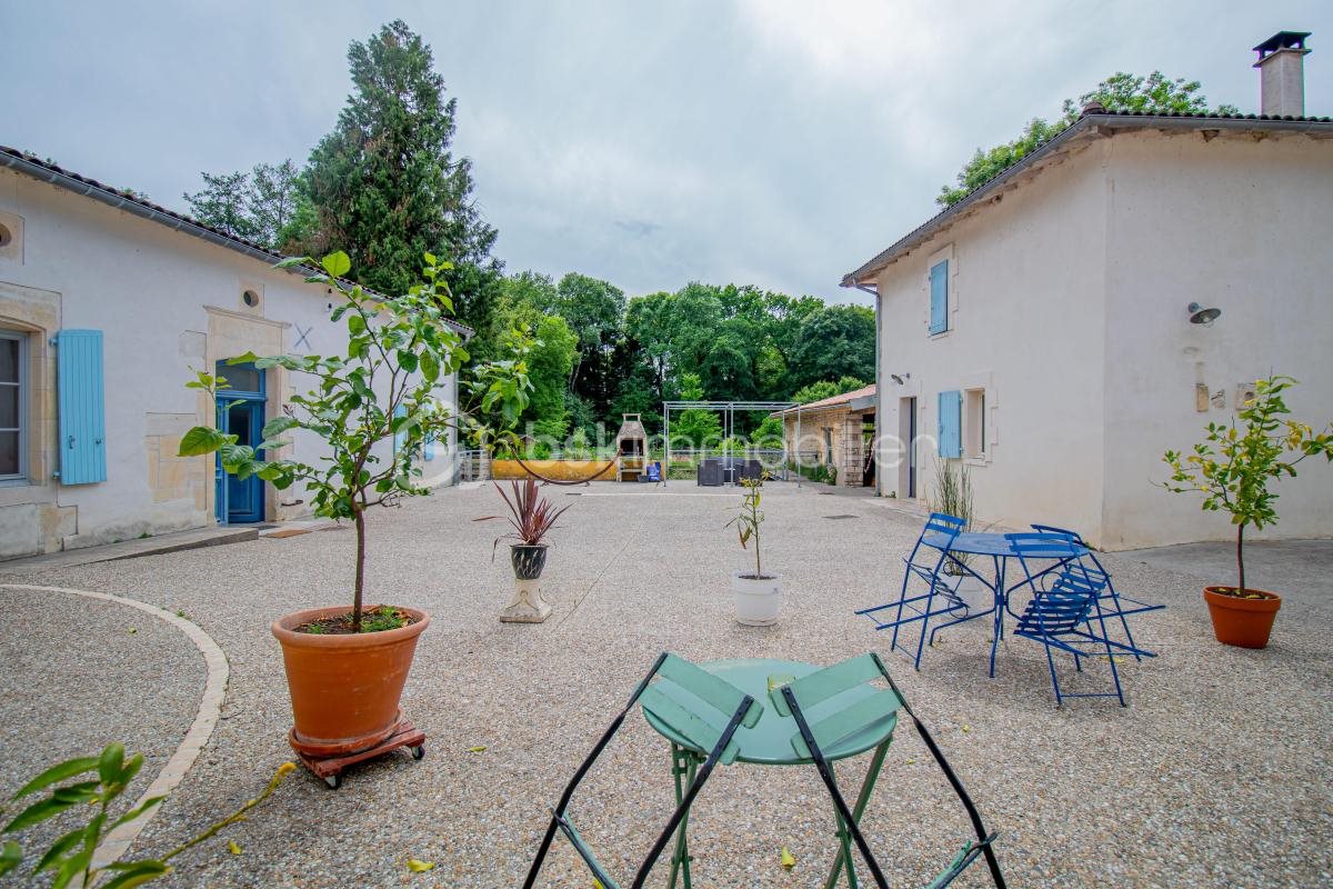 Maison à vendre, 530m², Saint-Maigrin