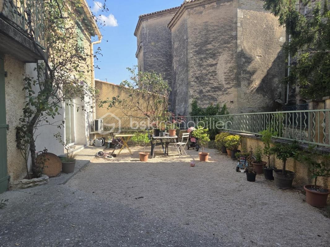 Maison à louer, 132m², Valliguières