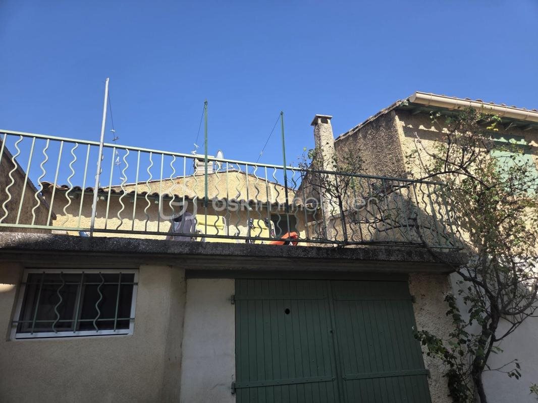 Maison à louer, 132m², Valliguières