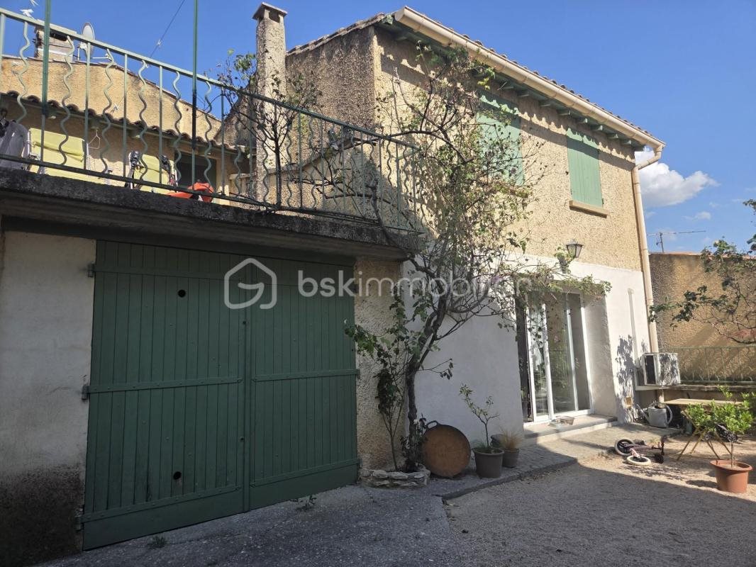 Maison à louer, 132m², Valliguières