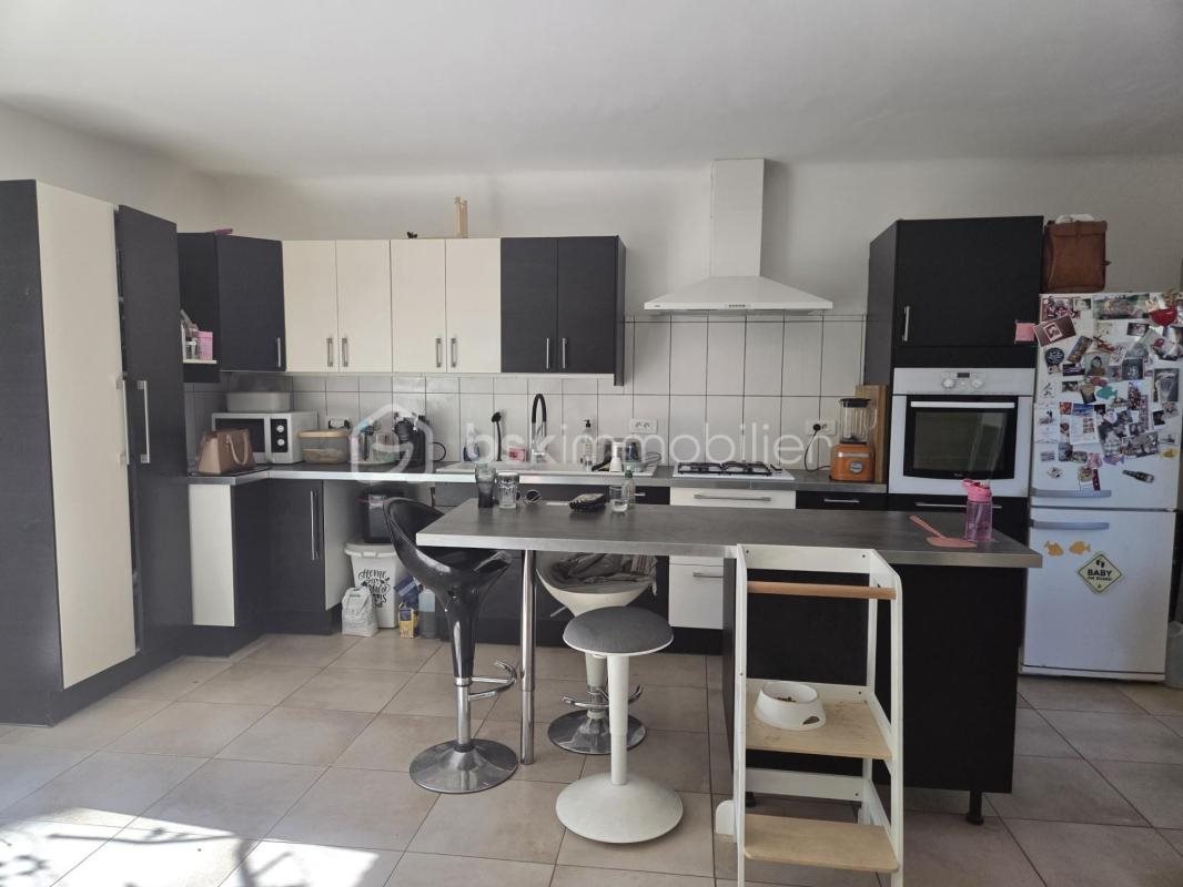 Maison à louer, 132m², Valliguières
