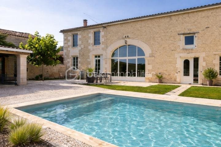 Maison à vendre, 217m², Aigre