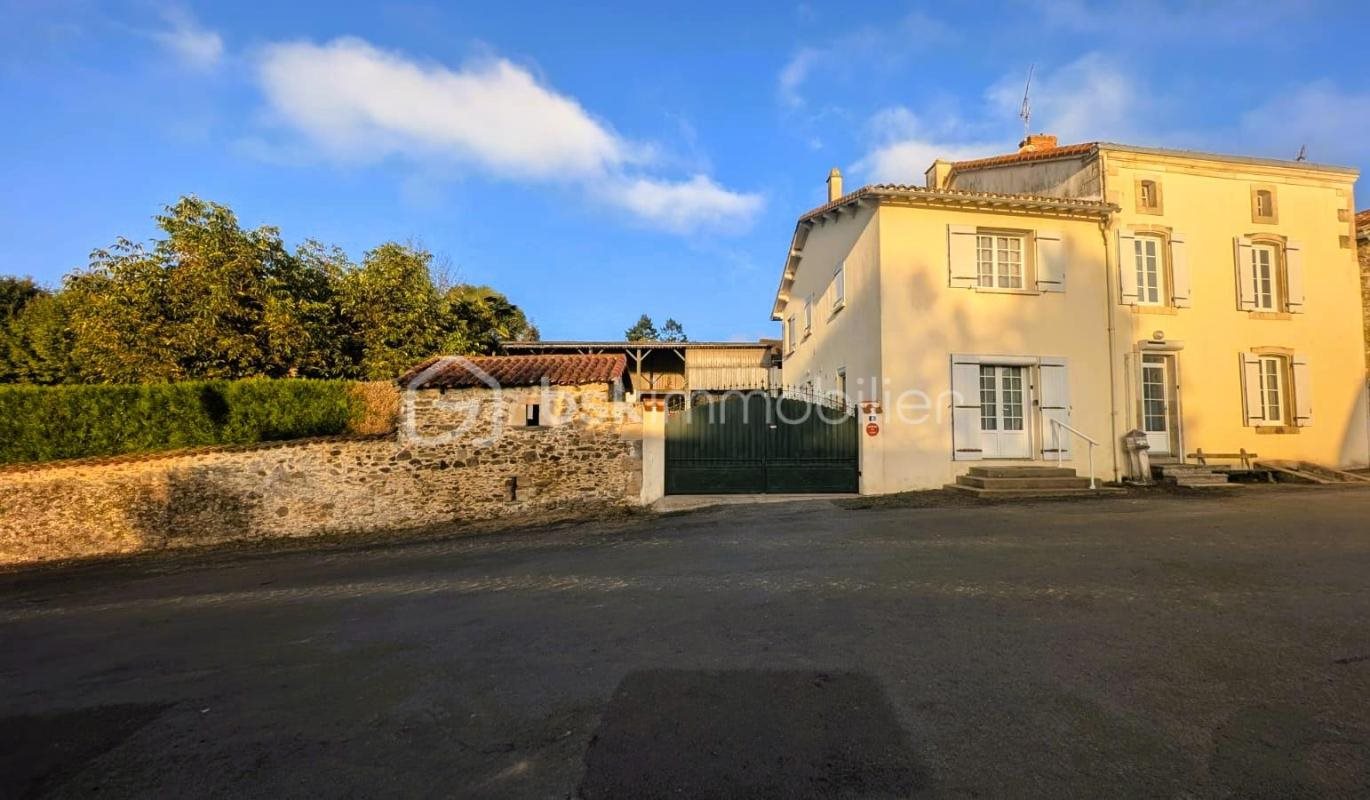 Maison à vendre, 197m², Fenioux