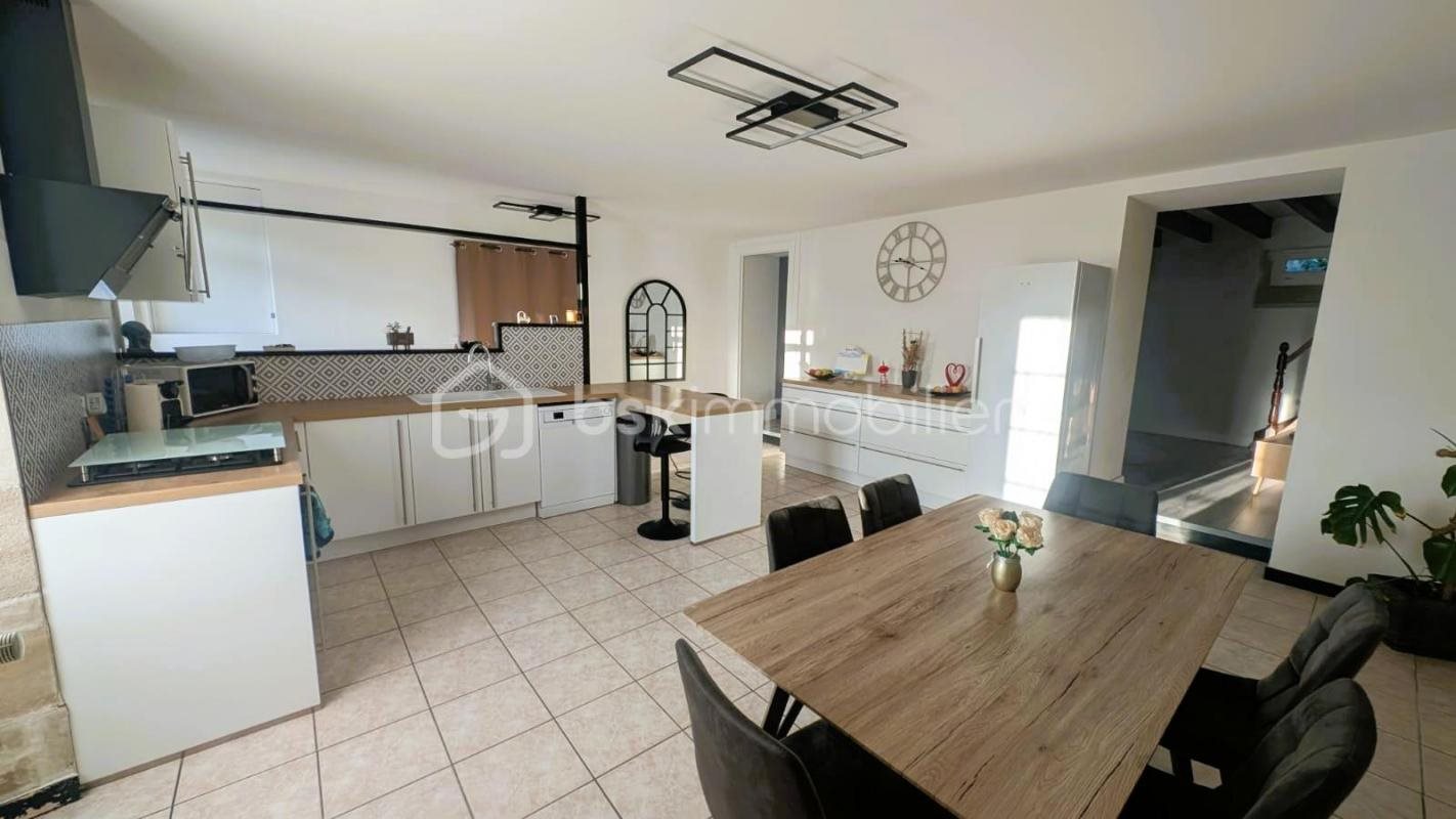 Maison à vendre, 197m², Fenioux