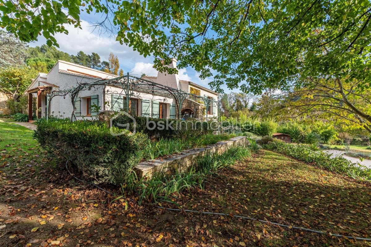 Maison à vendre, 246m², Méounes-lès-Montrieux