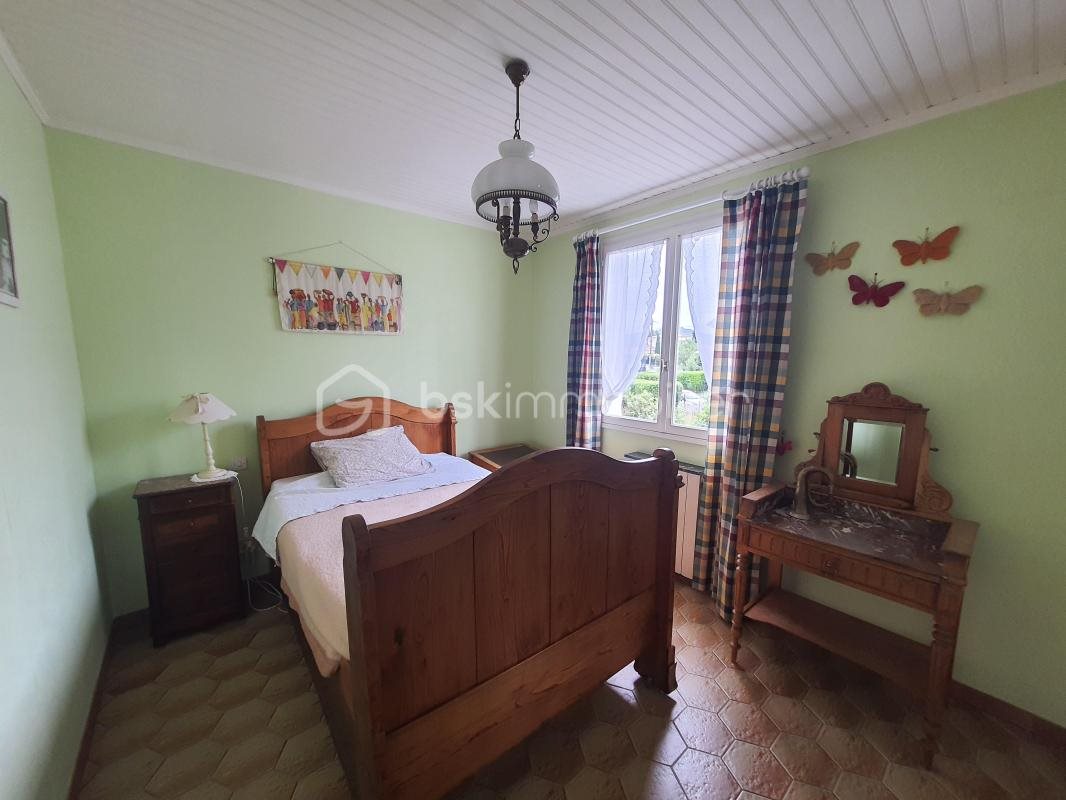Maison à vendre, 135m², Saint-Julien-les-Rosiers