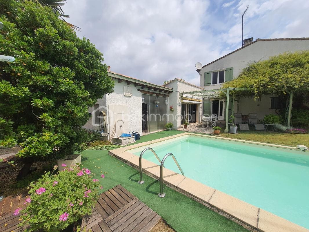 Maison à vendre, 135m², Saint-Julien-les-Rosiers