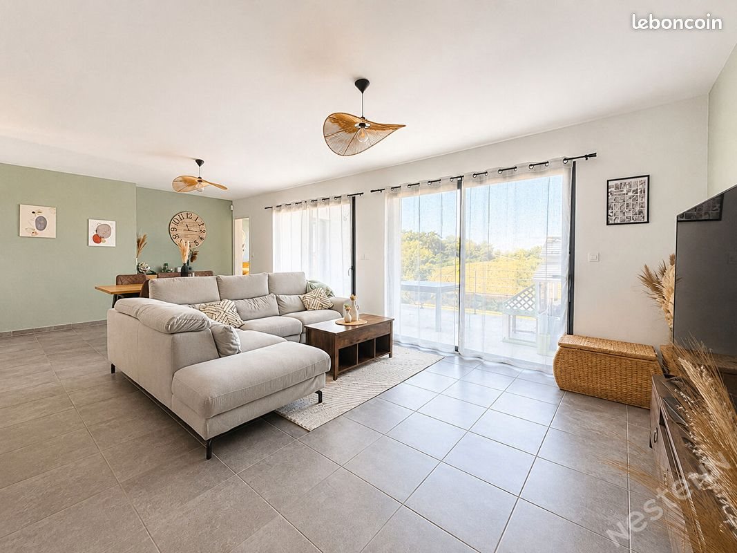 Maison à louer, 122m², Laplume