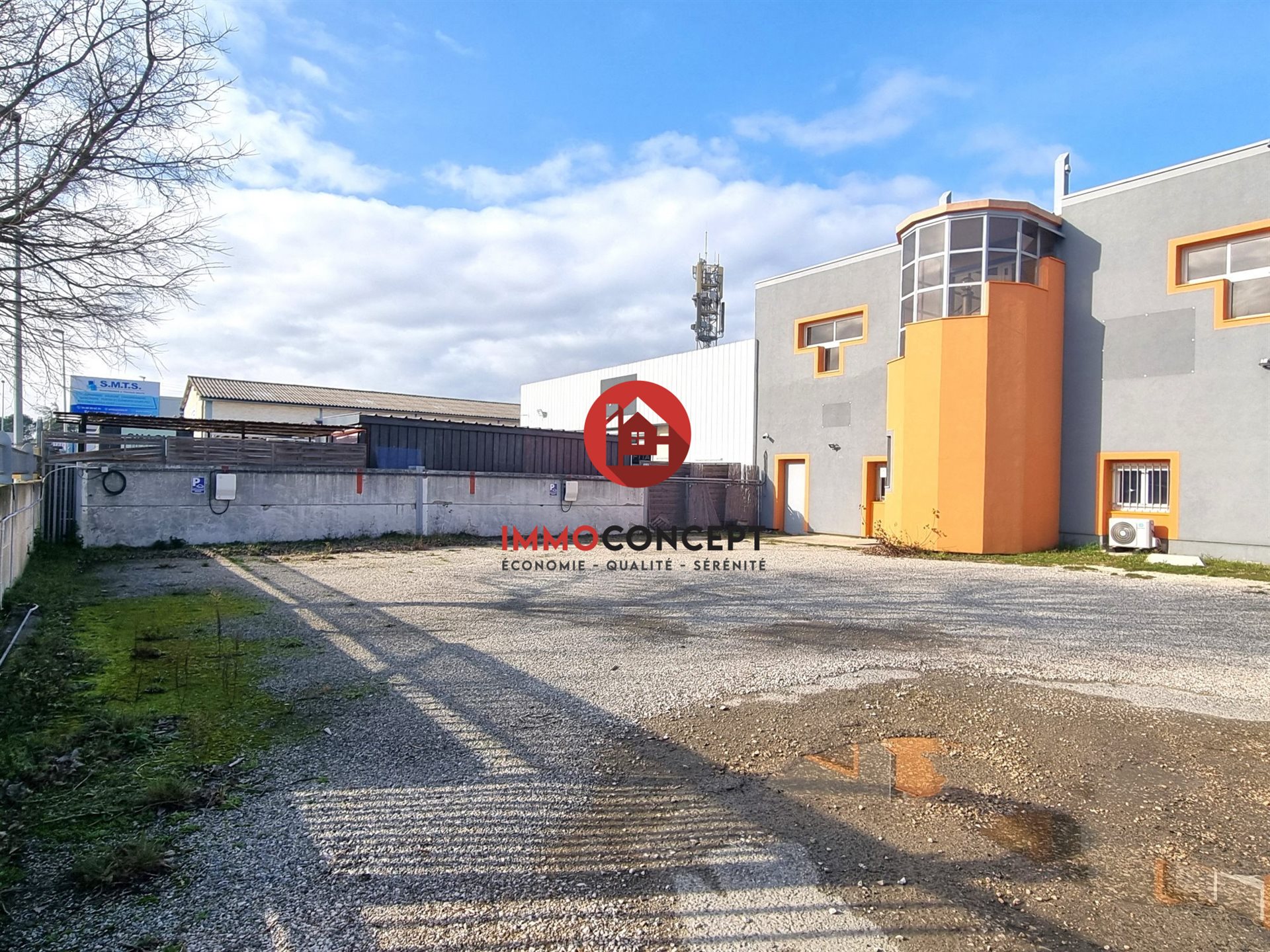 Maison à louer, 210m², Laudun-l'Ardoise