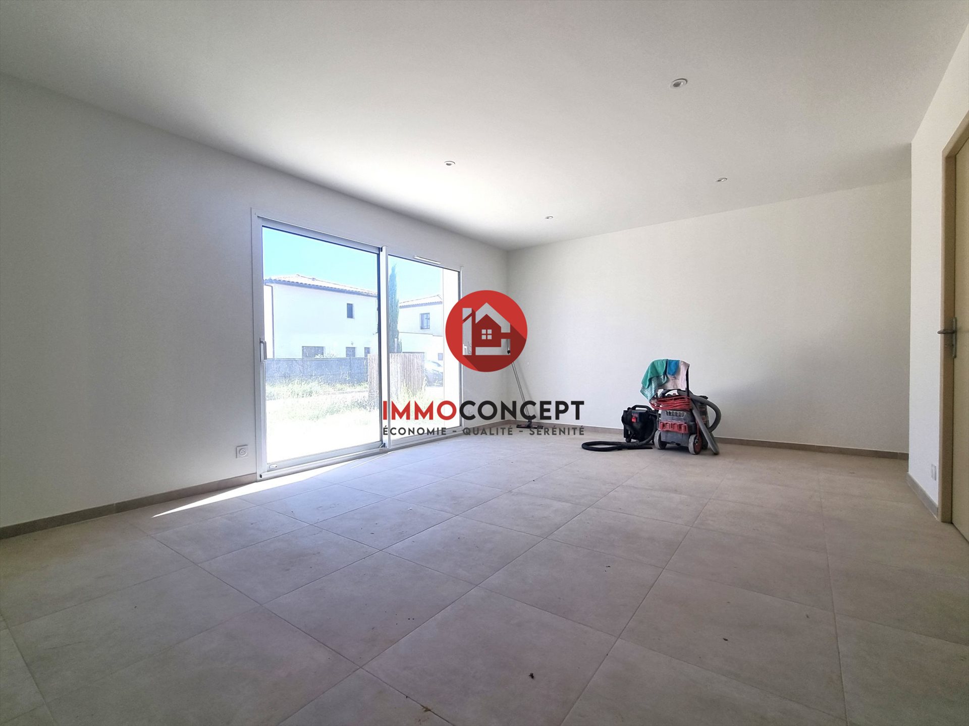 Maison à louer, 82m², Laudun-l'Ardoise