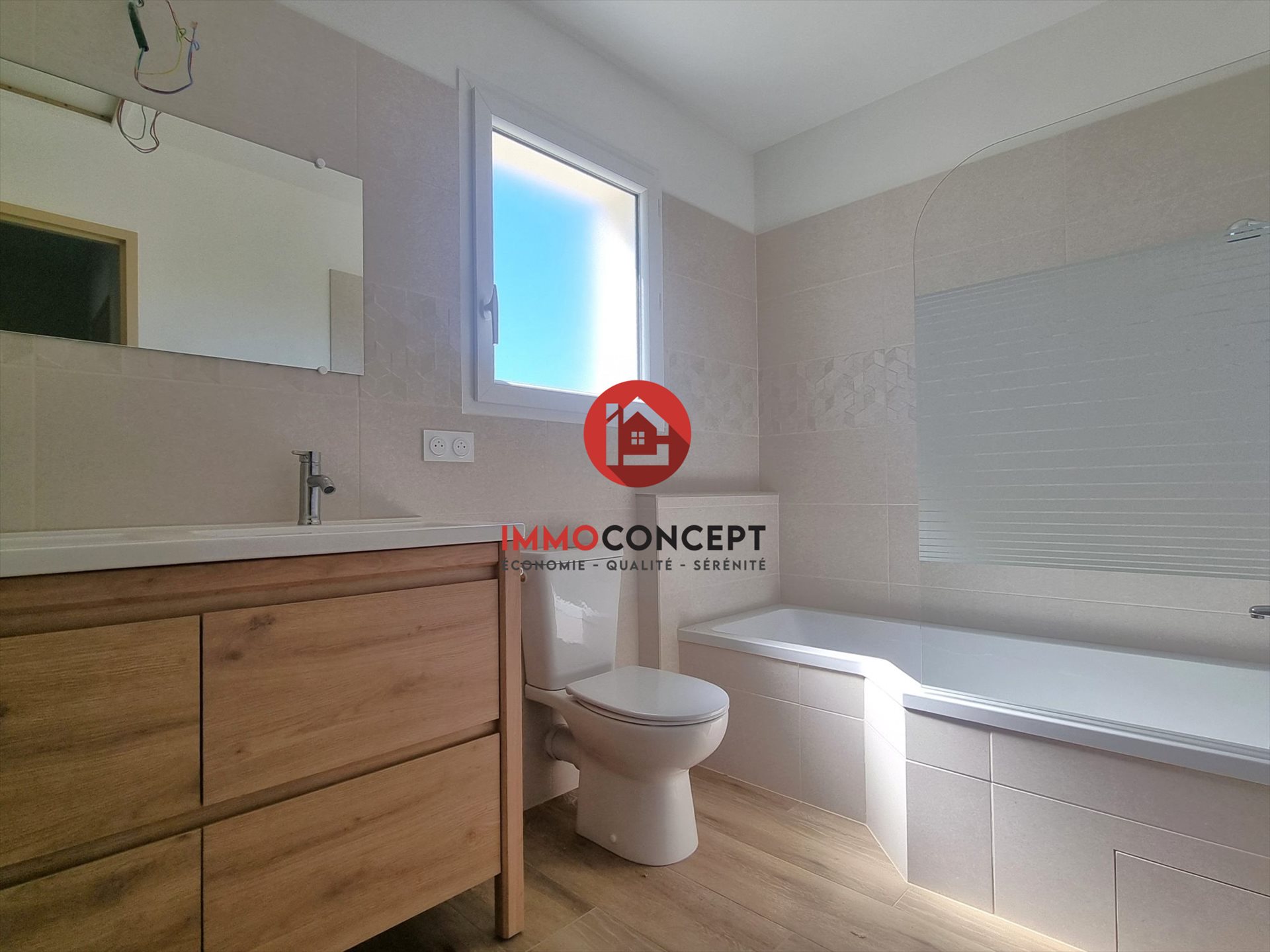 Maison à louer, 82m², Laudun-l'Ardoise