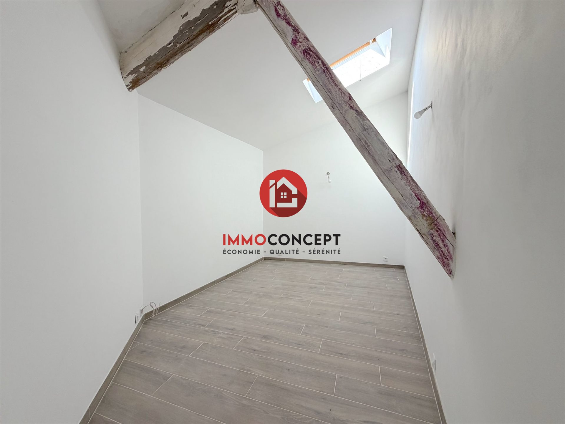 Maison à vendre, 197m², Saint-Geniès-de-Comolas