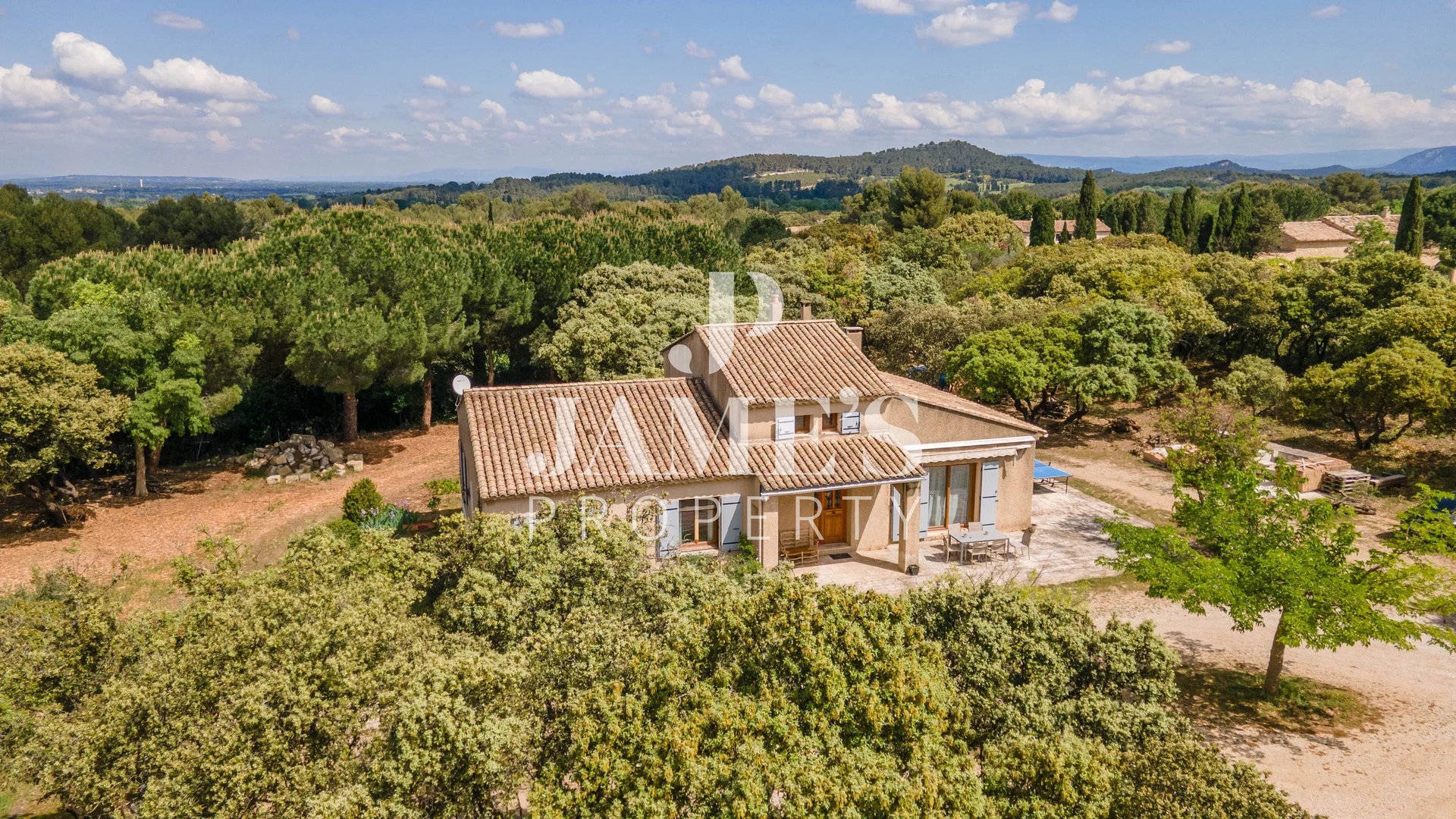 Maison à vendre, 160m², Eygalières