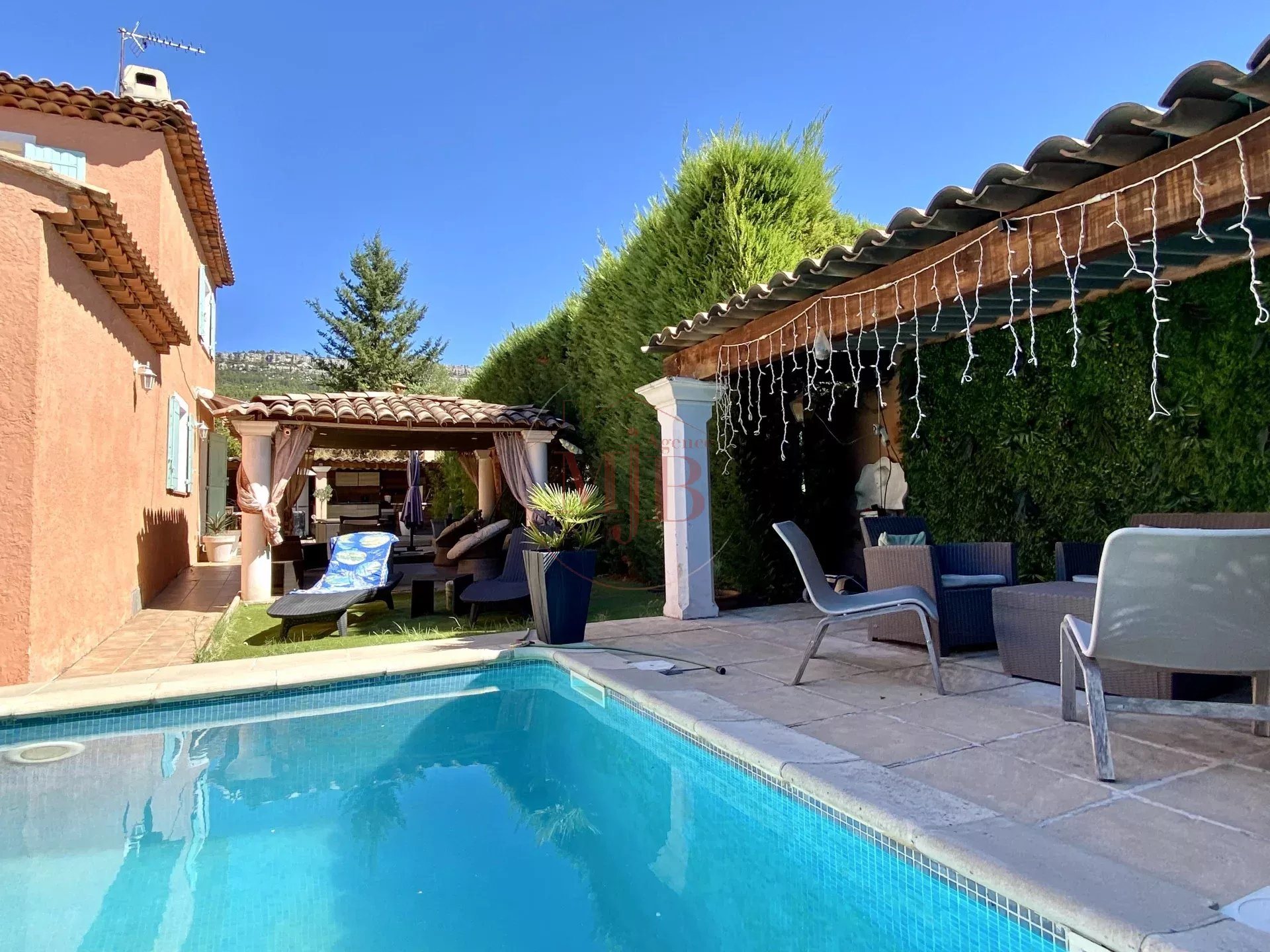 Maison à vendre, 129m², Châteauneuf-le-Rouge