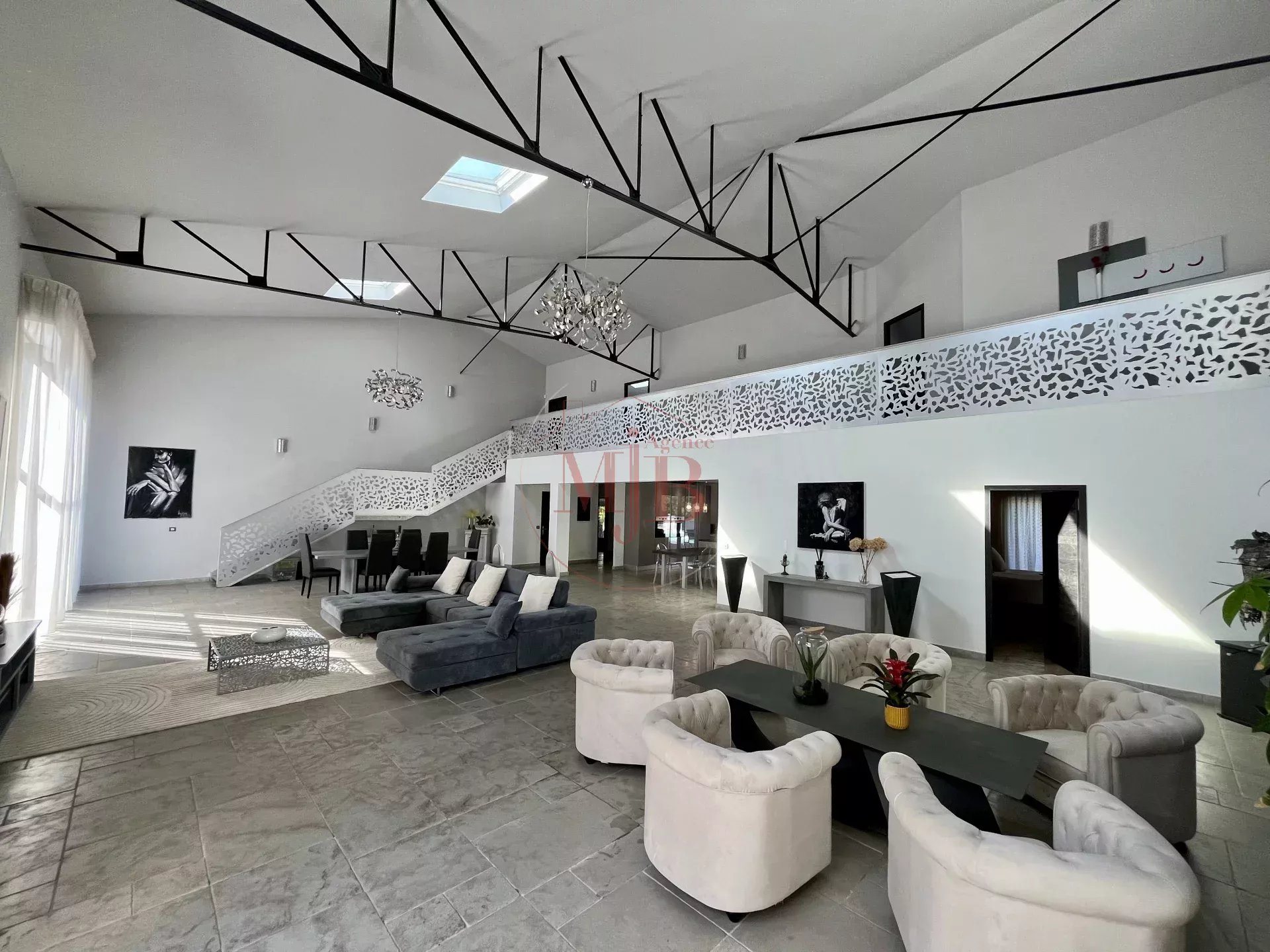 Maison à louer, 350m², Le Puy-Sainte-Réparade