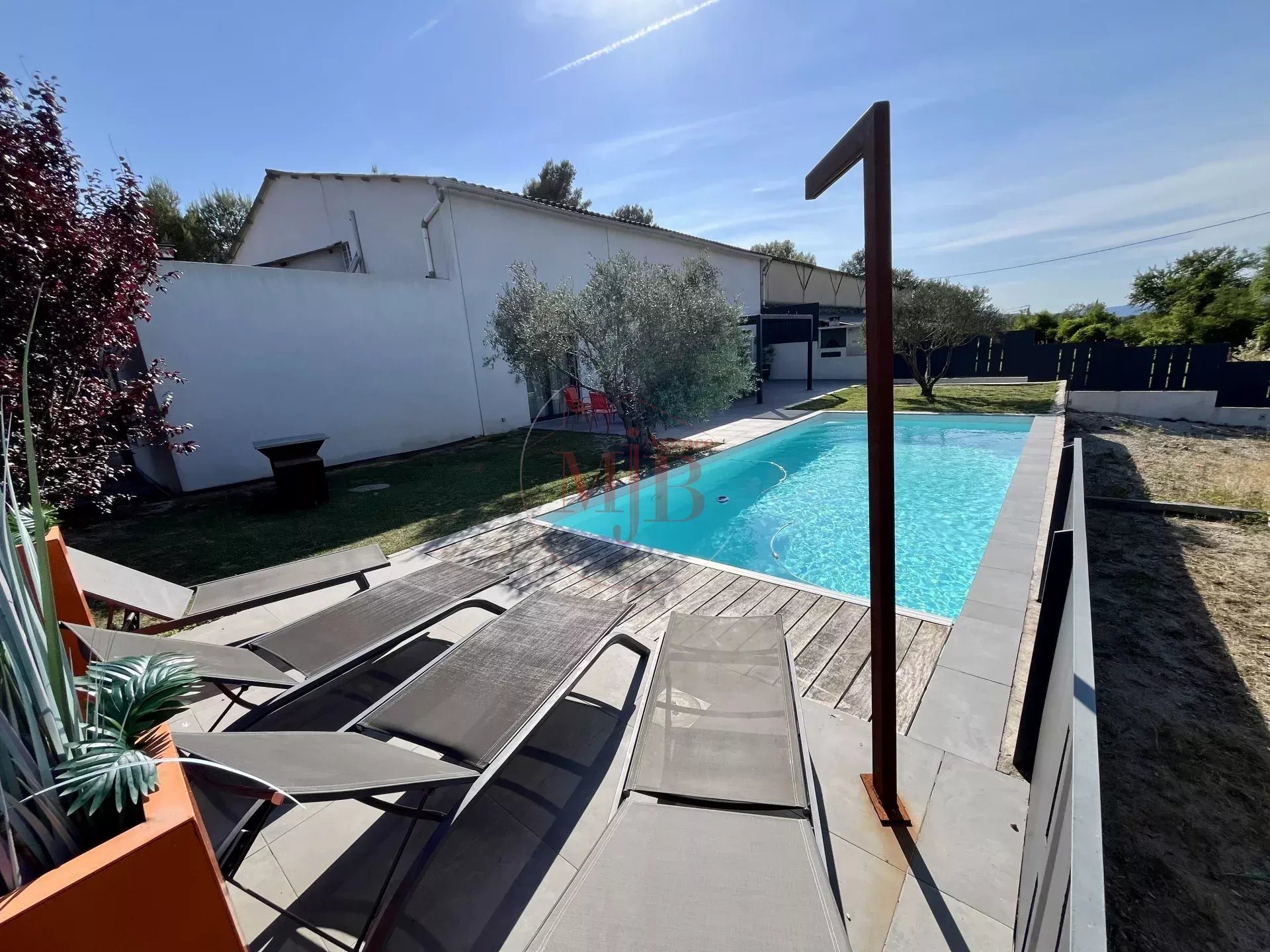 Maison à louer, 350m², Le Puy-Sainte-Réparade