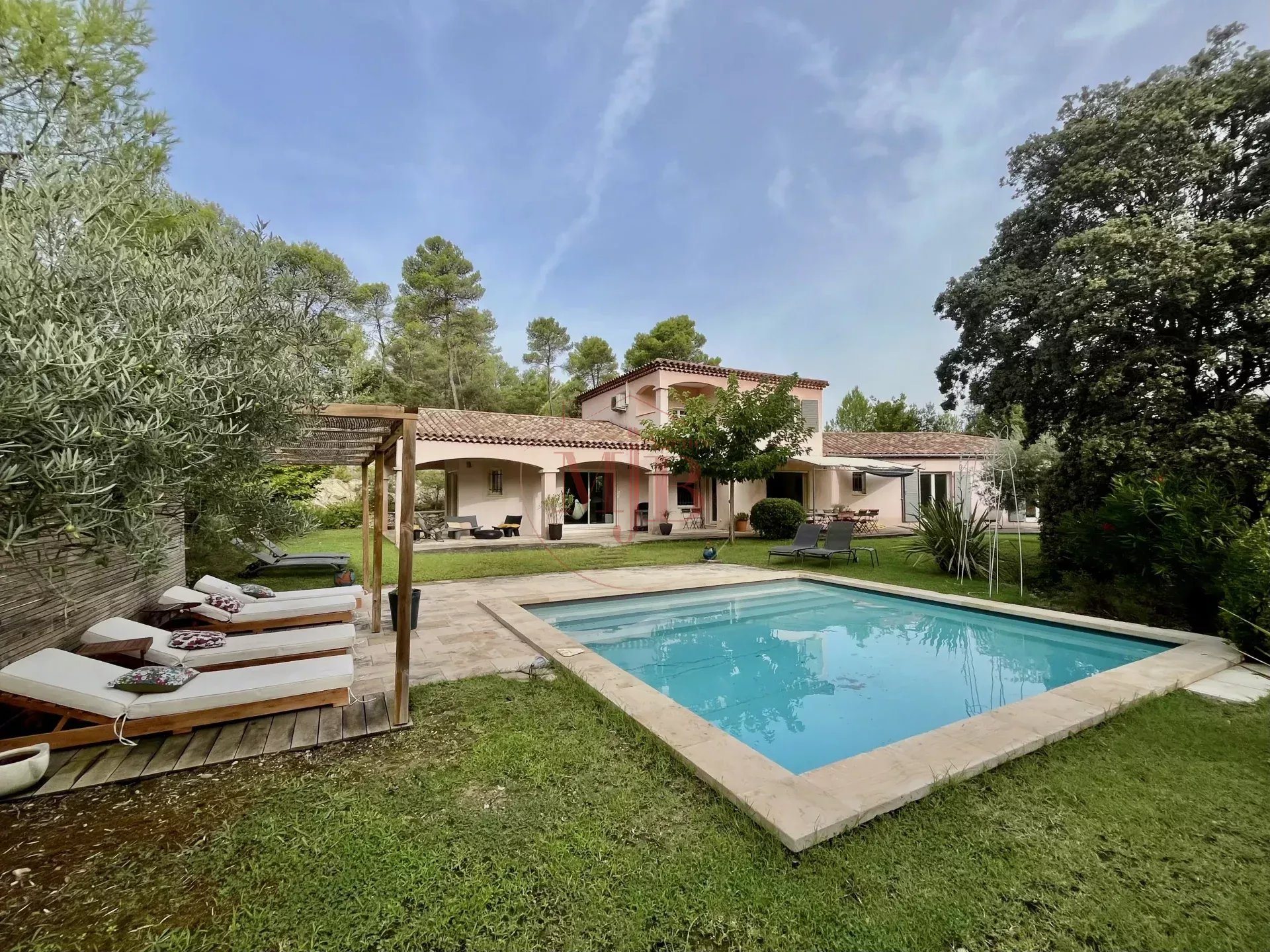 Maison à vendre, 201m², Peyrolles-en-Provence