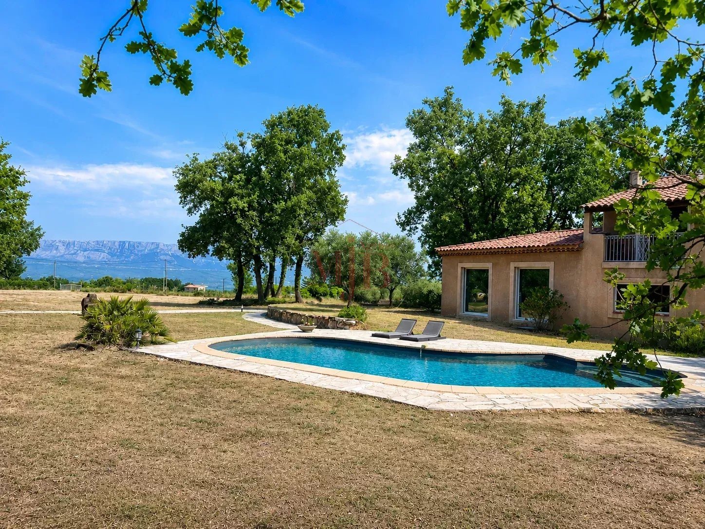 Maison à louer, 232m², Trets