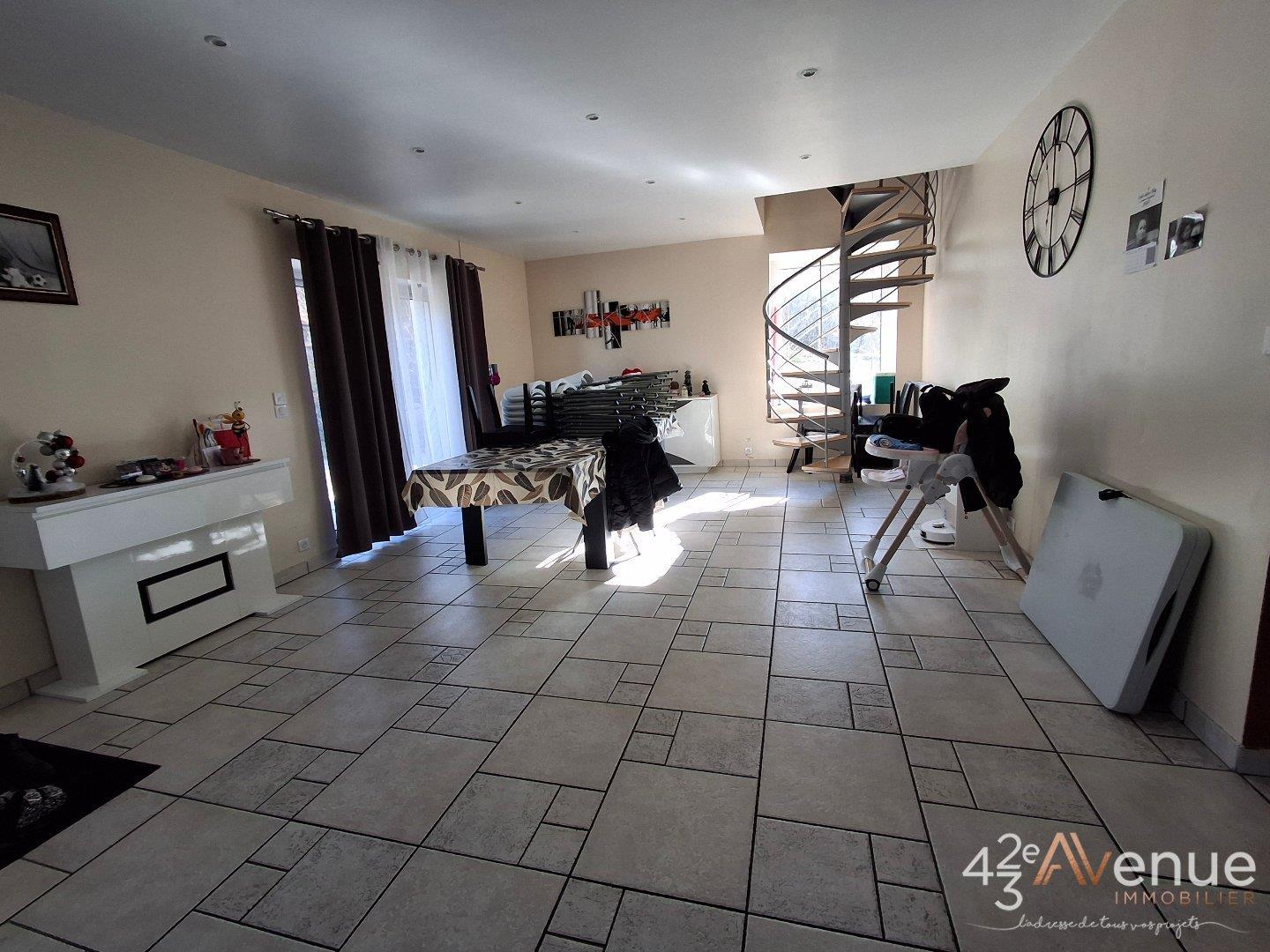 Maison à vendre, 172m², Le Chambon-Feugerolles