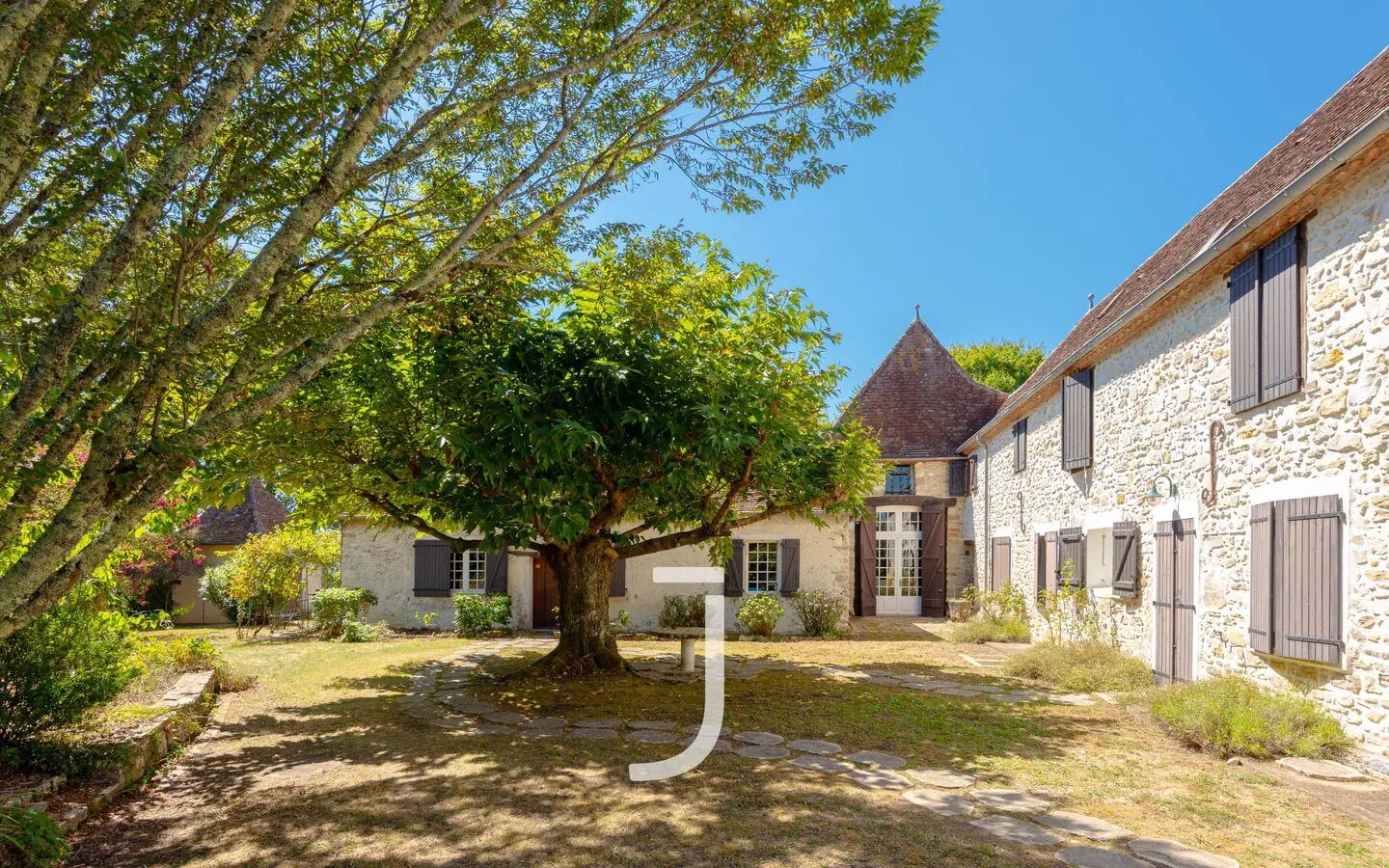 Maison à vendre, 450m², Sauveterre-de-Béarn