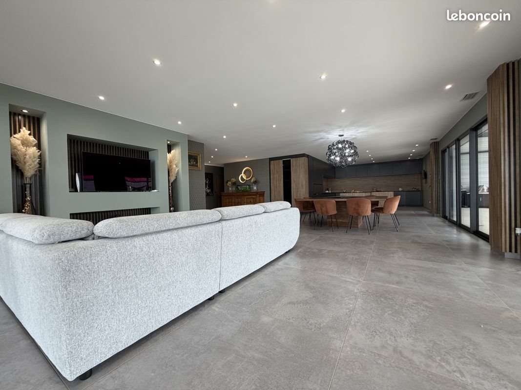 Maison à vendre, 230m², Pouilly-sous-Charlieu