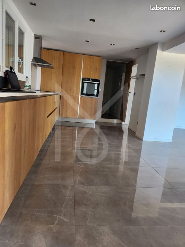 Appartement à louer, 119m², Carnoux-en-Provence