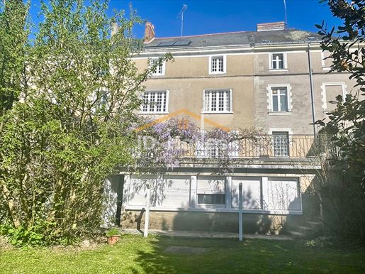 Maison 8 pièces 209 m² · à Craon · 209 m² · 195 000 €
