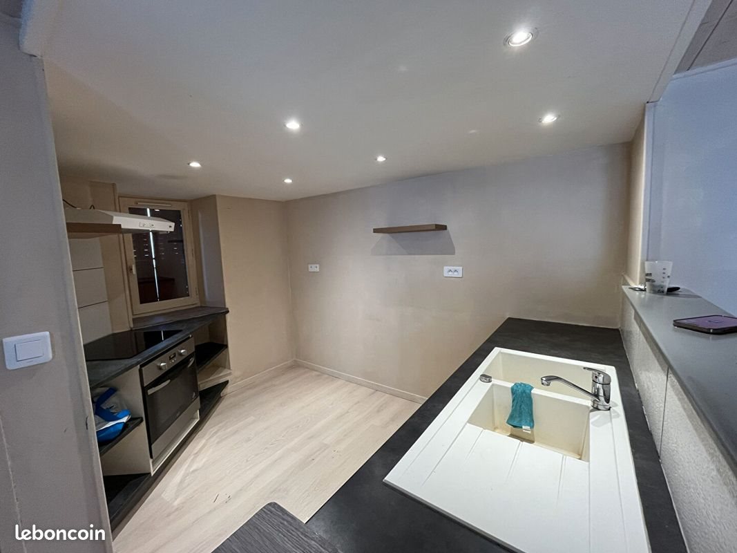 Maison à louer, 78m², Châteldon