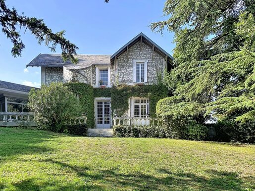 Maison 10 pièces 256 m² · à Saintes · 256 m² · 660 000 €