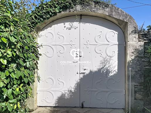 Maison 15 pièces 480 m² · à Saint-Savinien · 480 m² · 780 000 €
