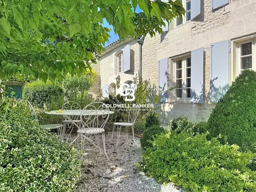 Maison 7 pièces 259 m² · à Saint-Fort-sur-le-Né · 259 m² · 380 000 €