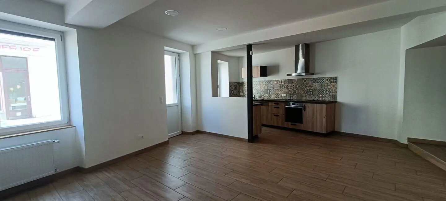 Maison à louer, 95m², Nervieux