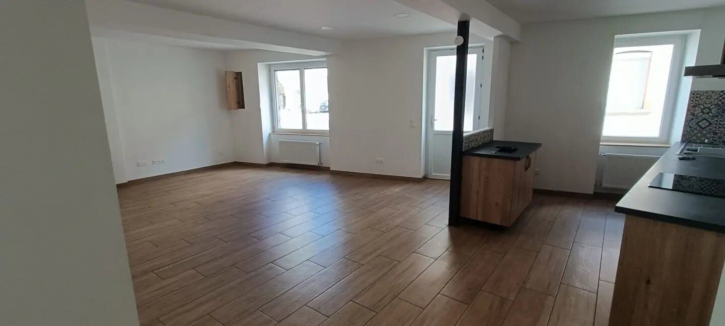 Maison à louer, 95m², Nervieux