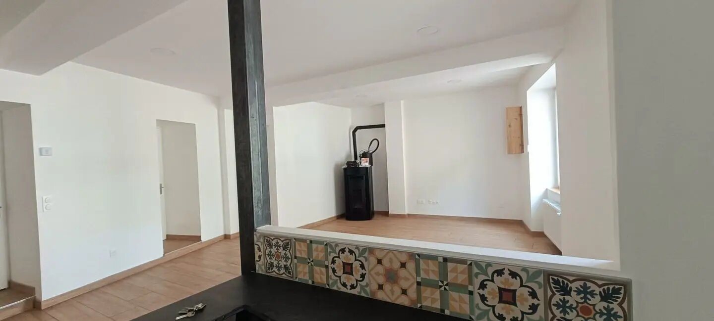 Maison à louer, 95m², Nervieux