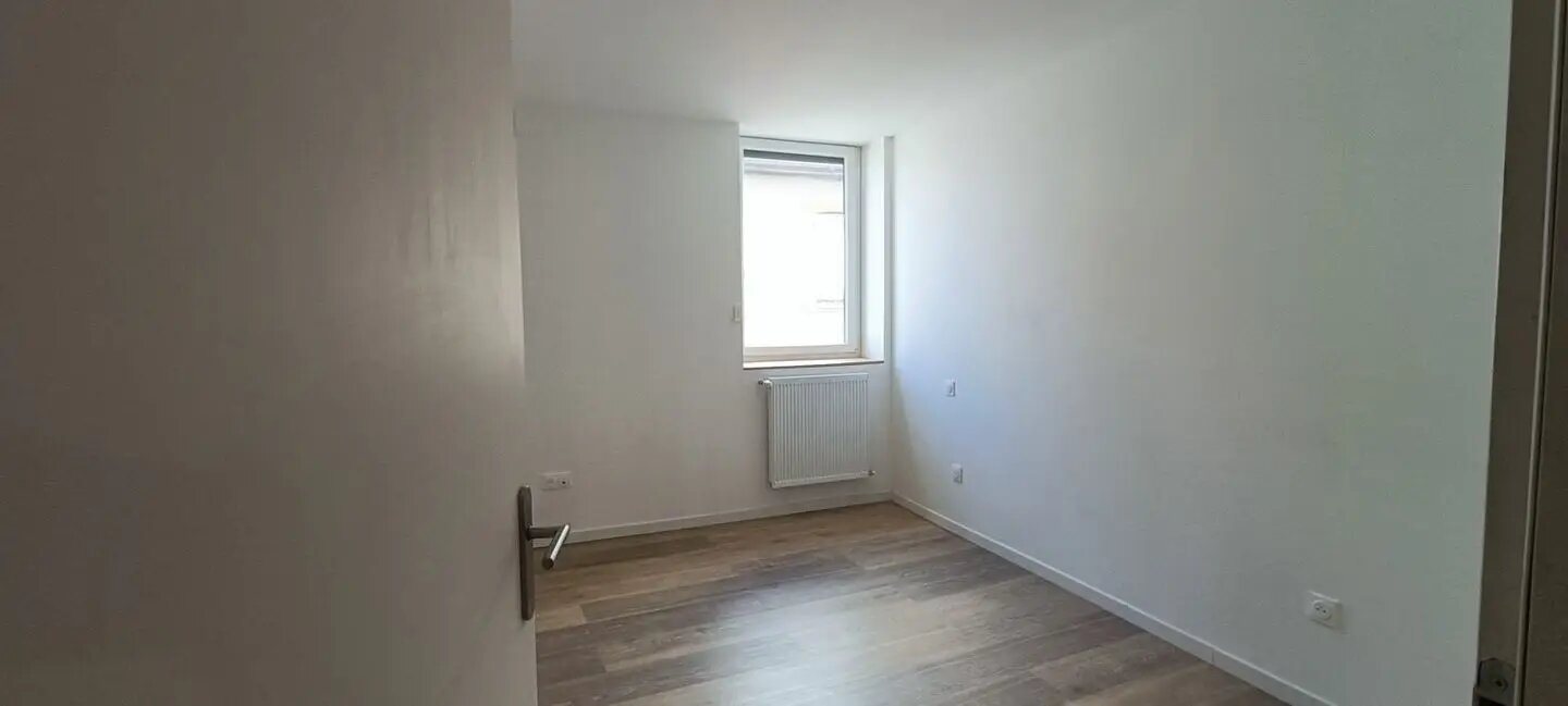 Maison à louer, 95m², Nervieux